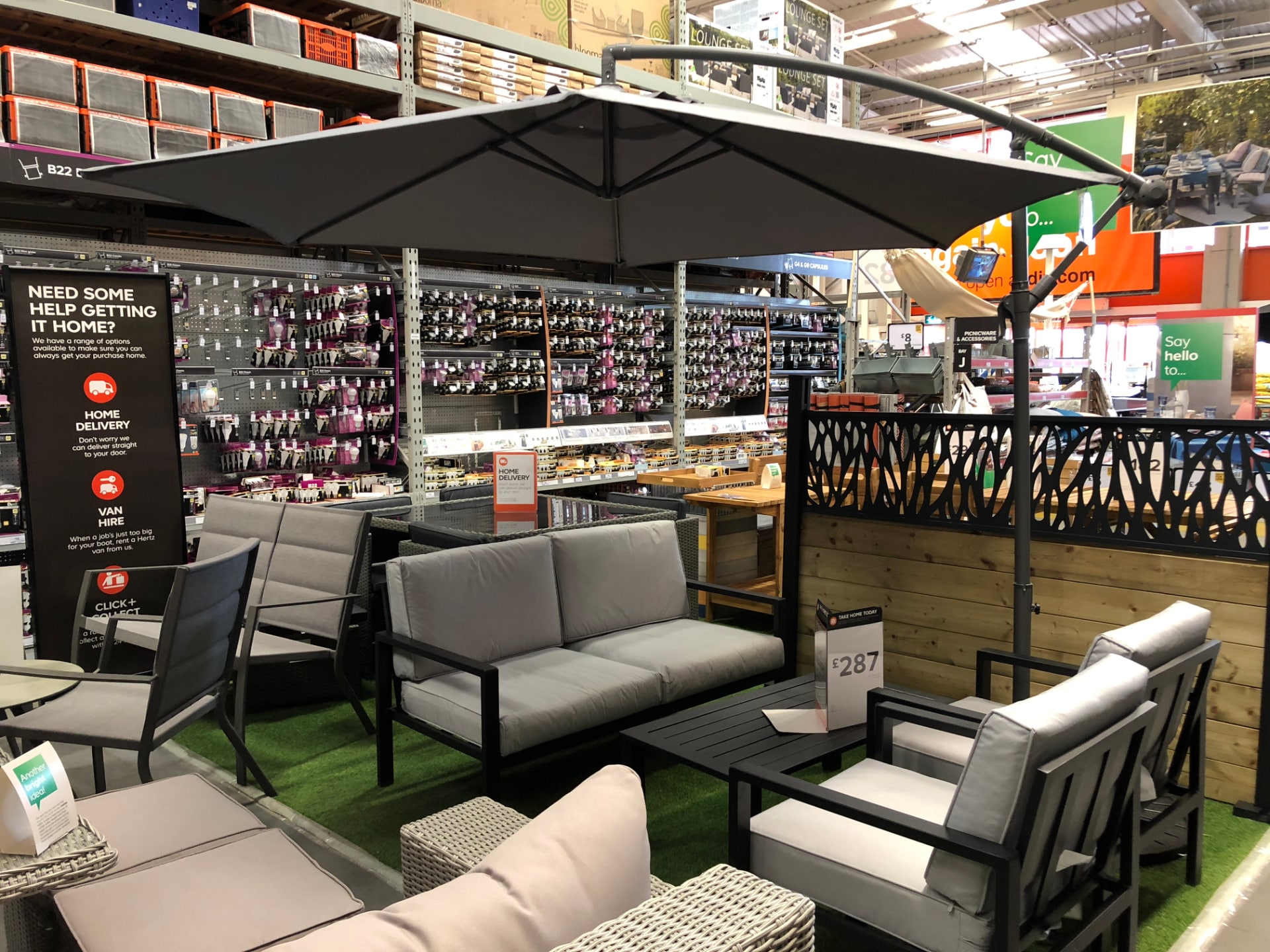 Yeovil,,Uk,-,26th,March,2018:,Outdoor,Furniture,In,A
